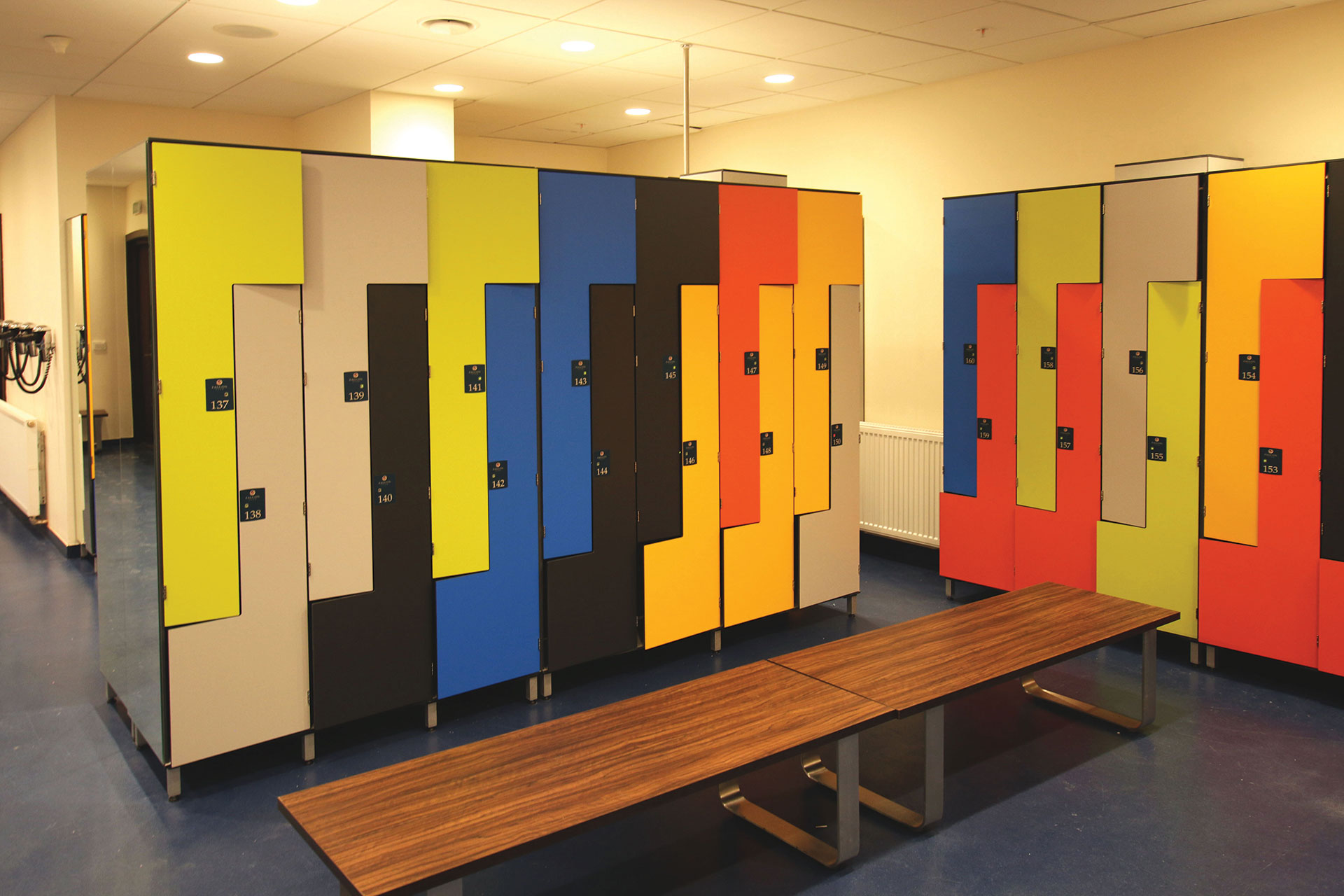 Taurus szafy na basen z HPL