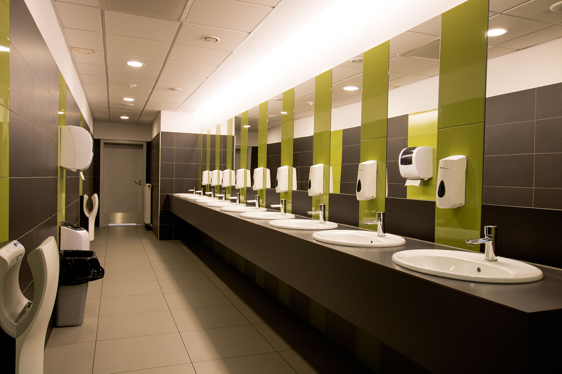 Umywalkowy blat z HPL